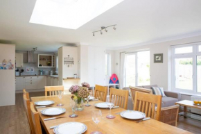 Seaside detached 4bd home nr shops Parking Garden